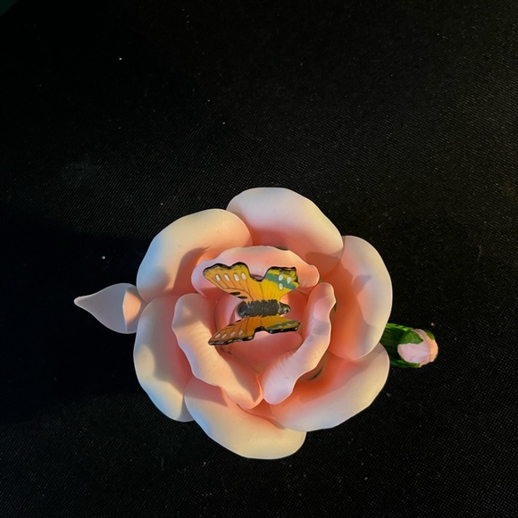 Decorative butterfly tea kettle - Picture 3 of 8